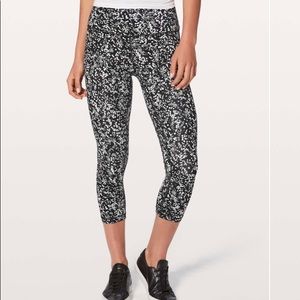 Lululemon align crop 21 chirasu black legging Sz 6
